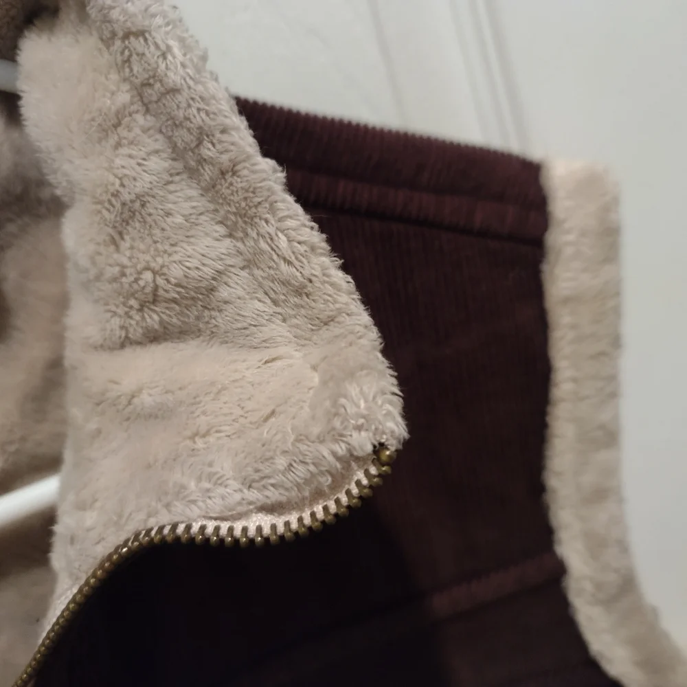 Vest - Picture 4 of 5